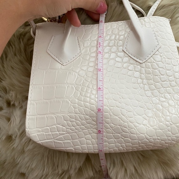NWOT - cute small, white croc pattern purse - Picture 9 of 10
